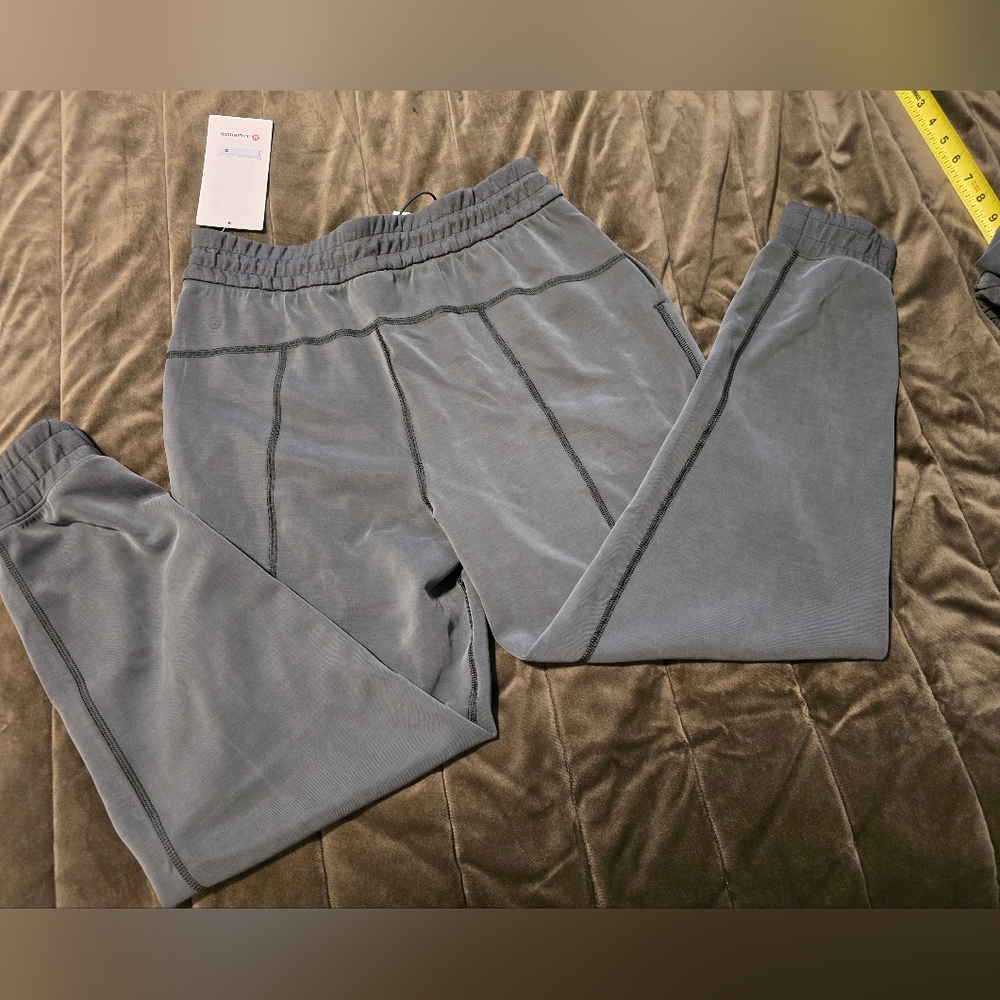 Lululemon Women's Tupe Croped Top Sweater. Size 4 - Picture 6 of 6